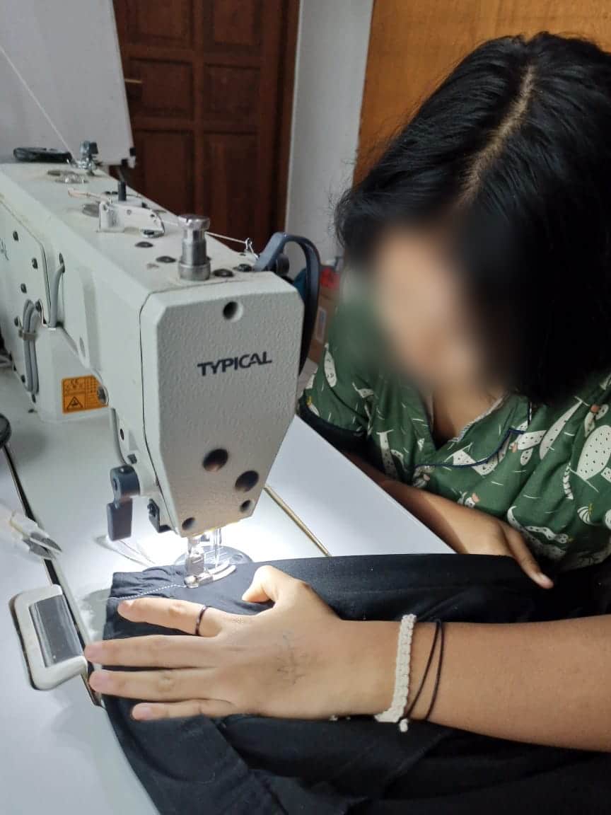 Vivi Sewing